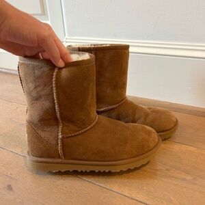 Kids UGGs - Youth Size 4